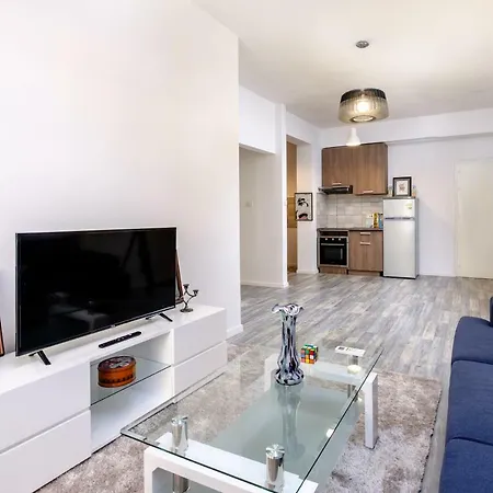 Appartamento Cozy & Central 2bdr | Walk Everywhere | Free Parking Larnaca