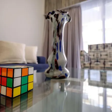 Cozy & Central 2bdr | Walk Everywhere | Free Parking Appartamento Larnaca